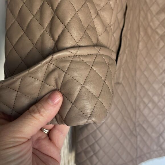 Faux quilted tan leather jackets - Picture 4 of 9